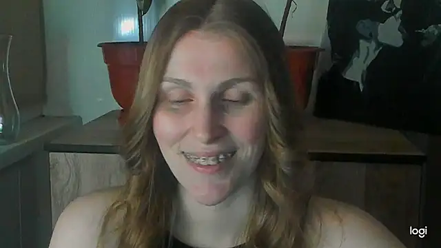 JuliaMuuun online show from May 2026 07:11:02 PM