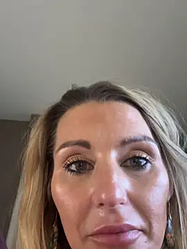 BaddieBossXX2 online show from November 2025 04:04:01 AM