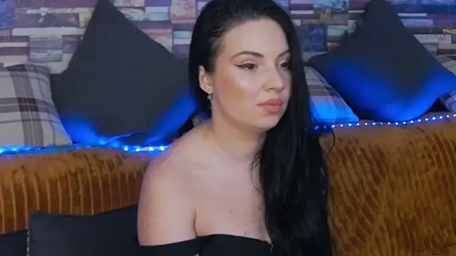 GrayLunna online show from November 2025 06:57:02 AM