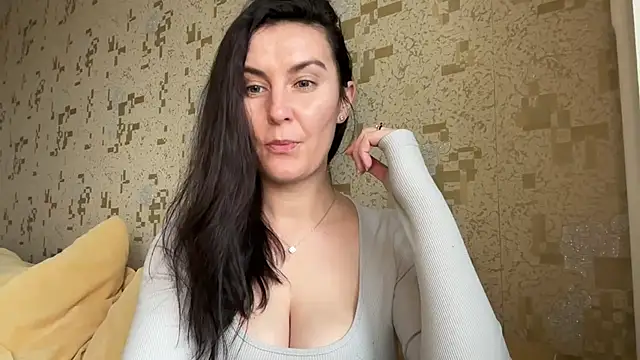 KatalinaQE online show from December 2025 10:42:01 AM