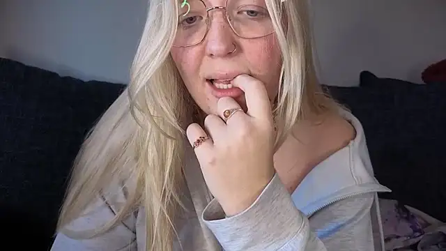 Daisyxoxo  online show from November 2025 10:17:01 AM