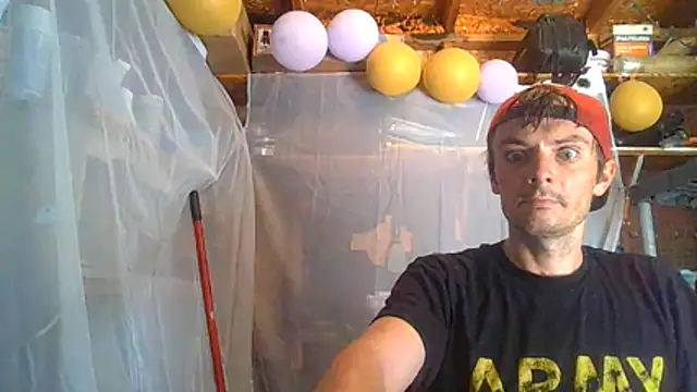 Snapshot of RichardW chatting on June 2026 11:07:01 PM RichardW online show from June 2026 11:07:01 PM
