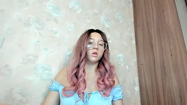 Stephanie Hills online show from September 2025 07:41:01 AM