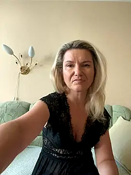 Snapshot of AliceSwan4011 chatting on September 2025 02:51:01 PM AliceSwan4011 online show from September 2025 02:51:01 PM