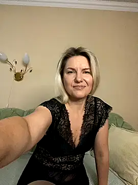 Snapshot of AliceSwan4011 chatting on October 2025 01:26:02 PM AliceSwan4011 online show from October 2025 01:26:02 PM