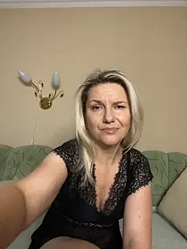 Snapshot of AliceSwan4011 chatting on November 2025 02:06:02 PM AliceSwan4011 online show from November 2025 02:06:02 PM