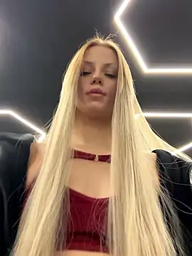 FavoriteKira online show from January 2026 04:11:02 PM