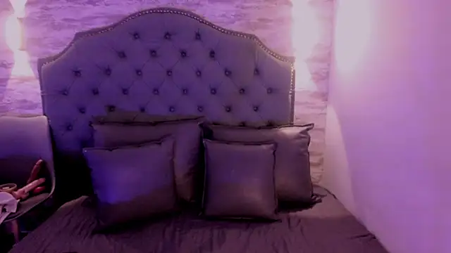 ValeriaJulio  online show from October 2025 12:36:02 PM