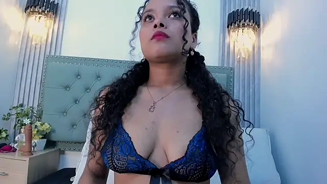 ValeriaJulio  online show from November 2025 07:24:01 PM