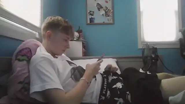 Liam axel35 online show from November 2025 08:49:01 PM