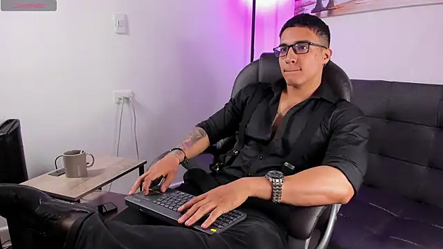 Dash Bukoski online show from December 2025 02:24:02 PM