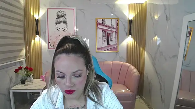 Snapshot of Jade_Jones_a chatting on October 2025 03:57:01 AM Jade Jones a online show from October 2025 03:57:01 AM