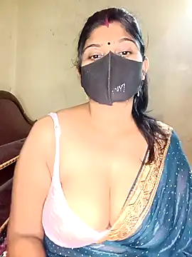 Snapshot of reena502 chatting on July 2026 04:12:01 AM reena502 online show from July 2026 04:12:01 AM