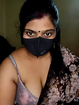 Snapshot of reena502 chatting on August 2026 03:06:01 AM reena502 online show from August 2026 03:06:01 AM