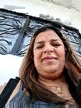 Mia-Glow online show from April 2026 12:33:01 PM