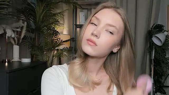 ChinBonnell online show from October 2025 05:42:02 AM