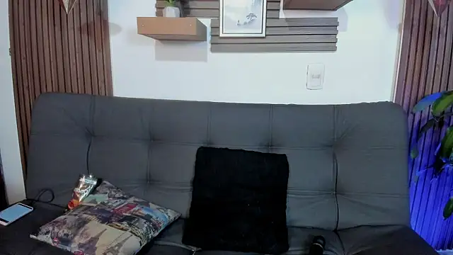 April  foxx online show from October 2025 03:43:01 PM