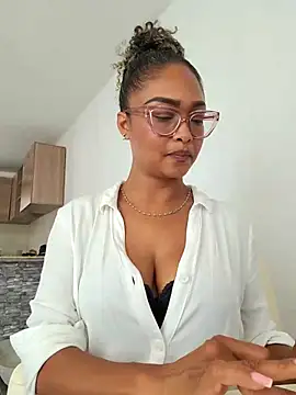 Snapshot of BiiancaEstradaa chatting on June 2026 04:51:02 PM BiiancaEstradaa online show from June 2026 04:51:02 PM