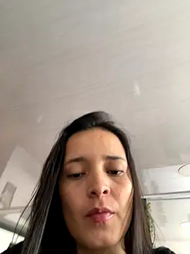 Mia jhoonson online show from November 2025 08:41:01 PM