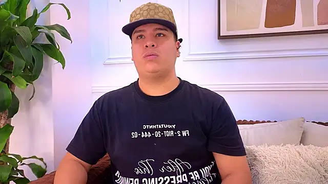 Snapshot of Naim_Bennetsex chatting on May 2026 06:38:01 PM Naim Bennetsex online show from May 2026 06:38:01 PM