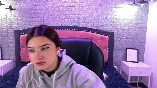 Natalie loffreda online show from September 2025 02:55:02 AM