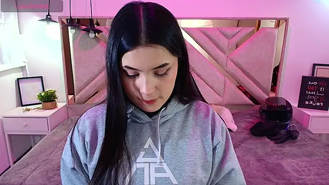 Snapshot of Natalie_loffreda chatting on June 2026 08:07:02 PM Natalie loffreda online show from June 2026 08:07:02 PM