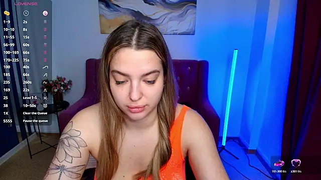 Snapshot of Emma__Ross chatting on June 2026 02:13:02 AM Emma Ross online show from June 2026 02:13:02 AM