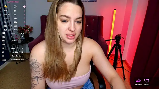 Snapshot of Emma__Ross chatting on June 2026 01:14:01 AM Emma Ross online show from June 2026 01:14:01 AM