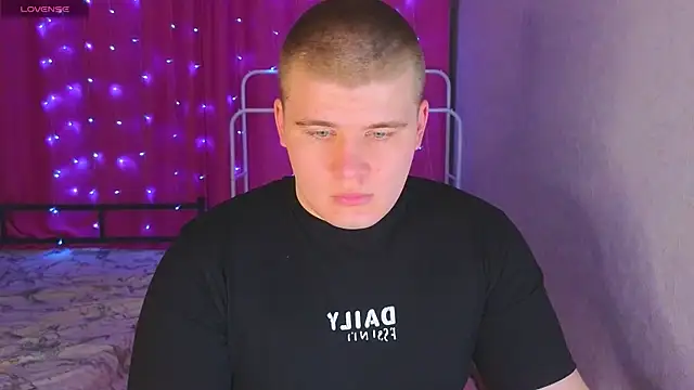 kittenmurr online show from April 2026 07:58:01 PM