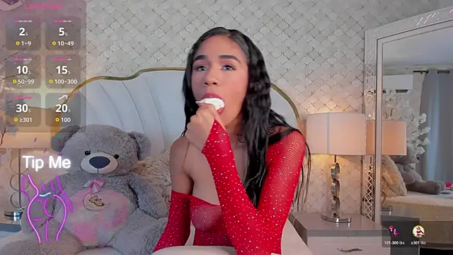 ZaryJonnes online show from December 2025 08:50:02 PM