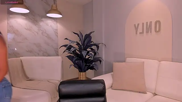 AyshelBrown online show from September 2025 07:24:02 PM