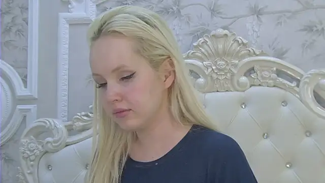 EllieFrosty  online show from May 2026 10:18:01 PM