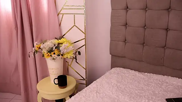 Snapshot of Lily_rousee_ chatting on May 2026 12:44:02 PM Lily rousee online show from May 2026 12:44:02 PM