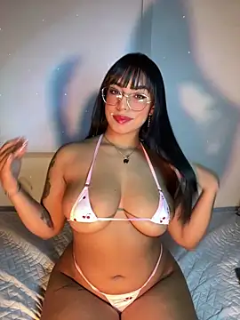 Snapshot of Linda_Saenz_ chatting on June 2026 06:49:01 AM Linda Saenz online show from June 2026 06:49:01 AM