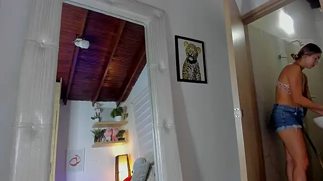 sara madrid online show from March 2026 12:33:02 PM