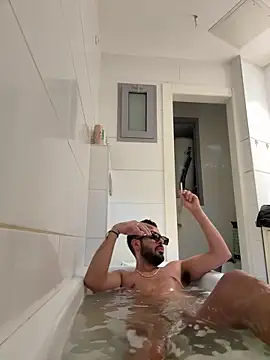 husbandandwifetobe online show from October 2025 03:40:01 PM