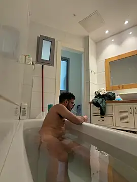 husbandandwifetobe online show from December 2025 01:18:02 PM