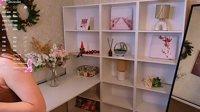 TraciMyntti online show from December 2025 01:33:02 AM