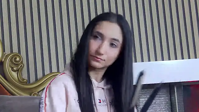 Snapshot of CarolinaBlair chatting on May 2026 03:56:01 AM CarolinaBlair online show from May 2026 03:56:01 AM