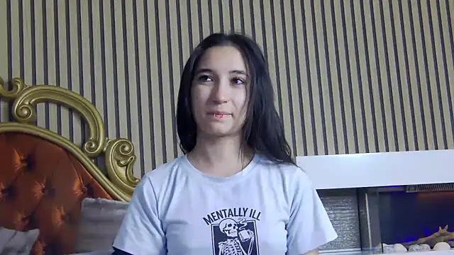 Snapshot of CarolinaBlair chatting on May 2026 04:09:02 AM CarolinaBlair online show from May 2026 04:09:02 AM