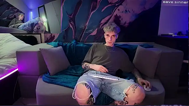 Snapshot of davesinner chatting on June 2026 11:43:02 PM davesinner online show from June 2026 11:43:02 PM