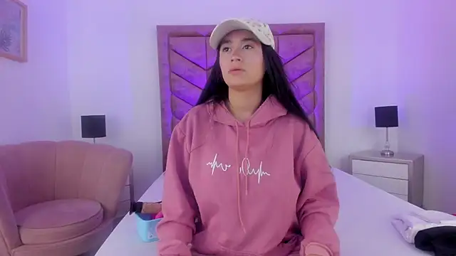 EmilyHanks  online show from May 2026 02:05:01 PM