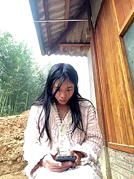 EmLy02 online show from November 2025 01:26:02 AM