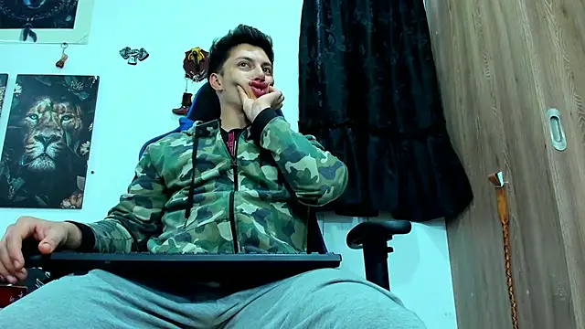 javiersexymann online show from February 2025 10:18:02 PM