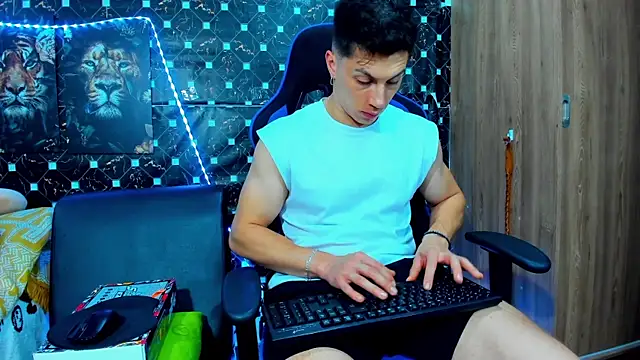 javiersexymann online show from September 2025 05:10:02 AM