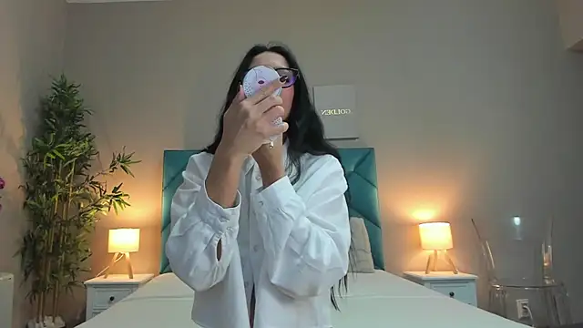 Snapshot of HaileyVice chatting on October 2025 04:23:02 AM HaileyVice online show from October 2025 04:23:02 AM