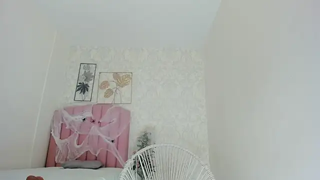 emy barnert online show from October 2025 12:37:02 PM