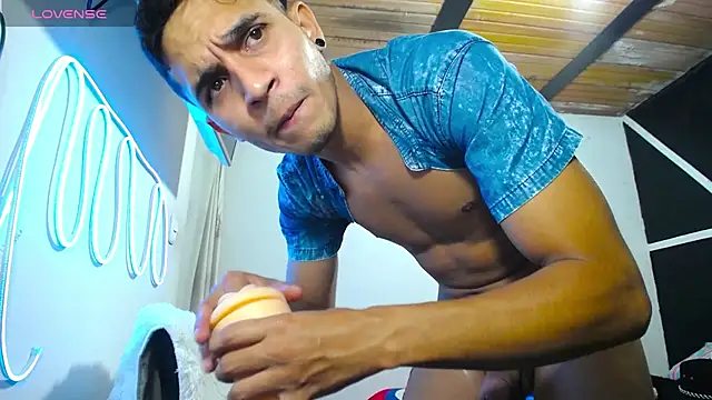 Angel latinboy online show from March 2025 02:04:02 AM