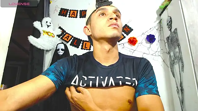 Angel latinboy online show from October 2025 10:10:01 PM