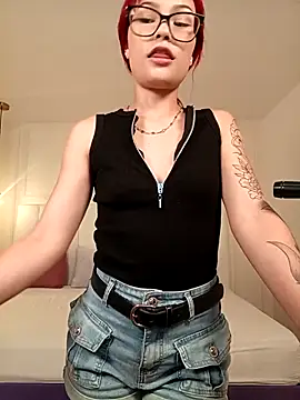 mae lyra online show from February 2026 09:44:02 PM